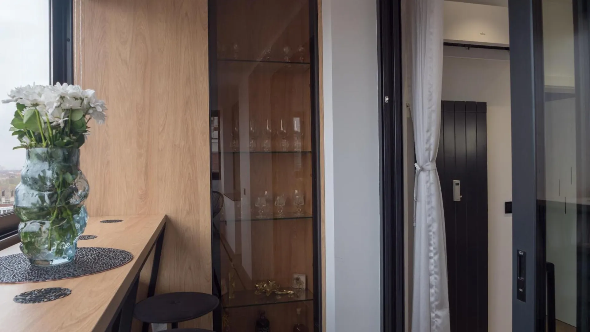 Appartement Blue Iris, 2Br, Workspace, Jacuzzi And Stunning Views Sofia Bulgarije