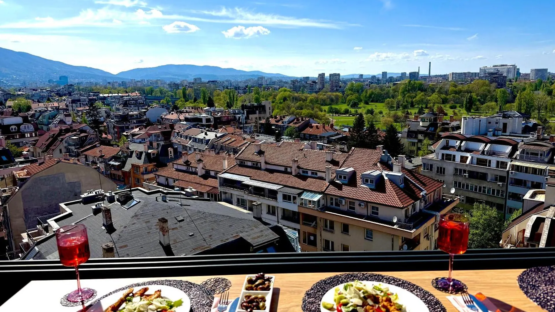 Blue Iris, 2Br, Workspace, Jacuzzi And Stunning Views Sofia Appartement