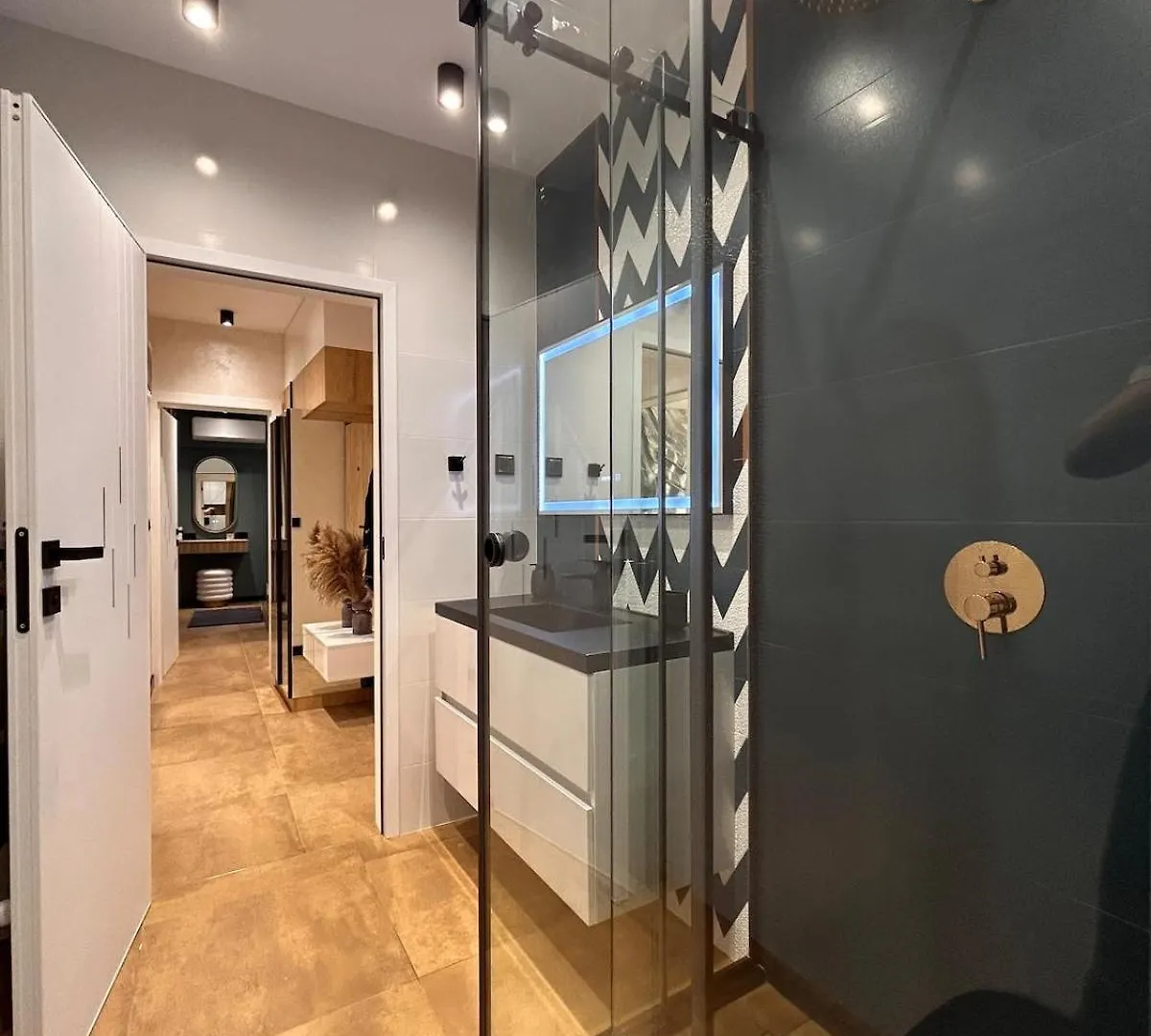 Blue Iris, 2Br, Workspace, Jacuzzi And Stunning Views Sofia 0*,  Bulgarien